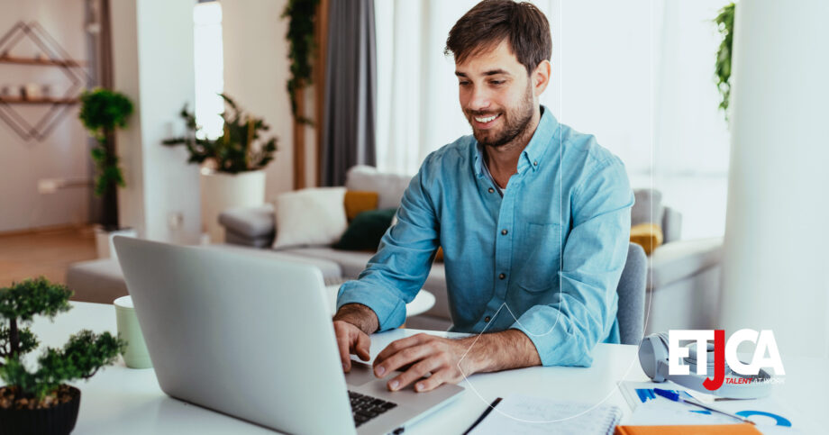 Persona che fa smart working